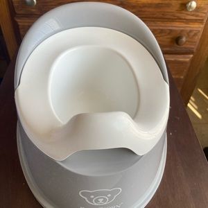 BabyBjorn smart kids training potty powder gray and white